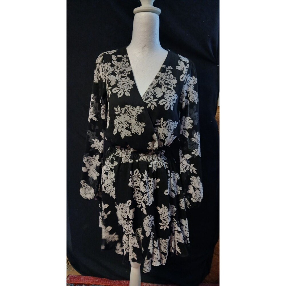 Jun & Ivy Black/White Floral Long Sleeve Dress  Small